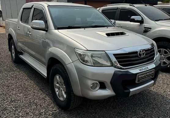 1 TOYOTA HILUX 3.0 SRV 4x4 DIESEL AT 2013